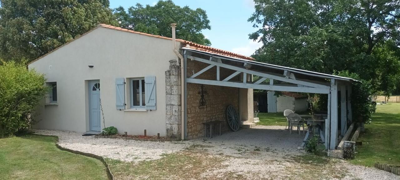 Le Clos Des Chevaliers Pons Kültér fotó